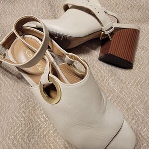 Vintage Calvin Klein Women's Cream Mules with Gold Accents Size 6